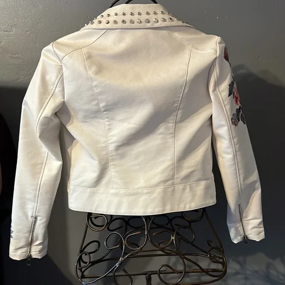 Forever 21 white faux leather jacket. Small. NWT. Smoke & pet free home. - Picture 2 of 6